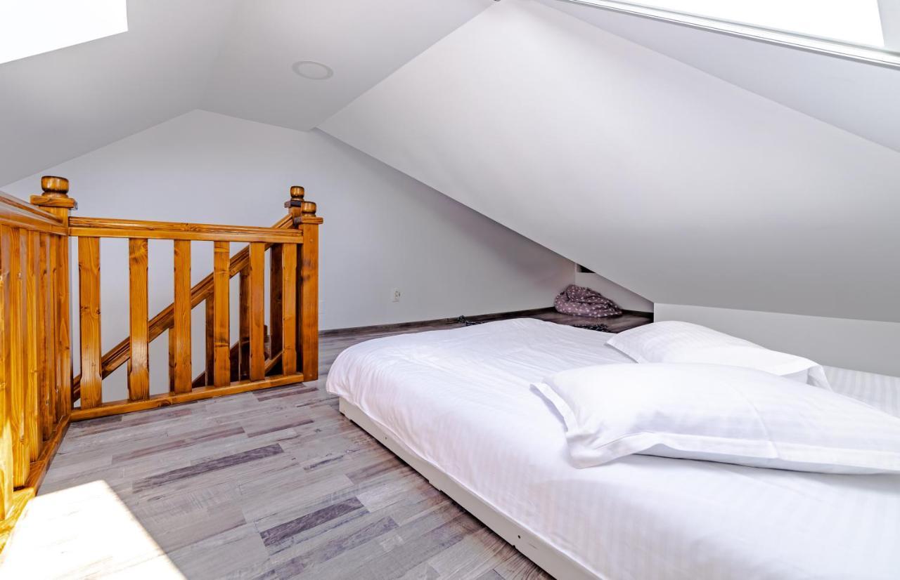 Yael Luxury Apartments 2 Буштени Экстерьер фото